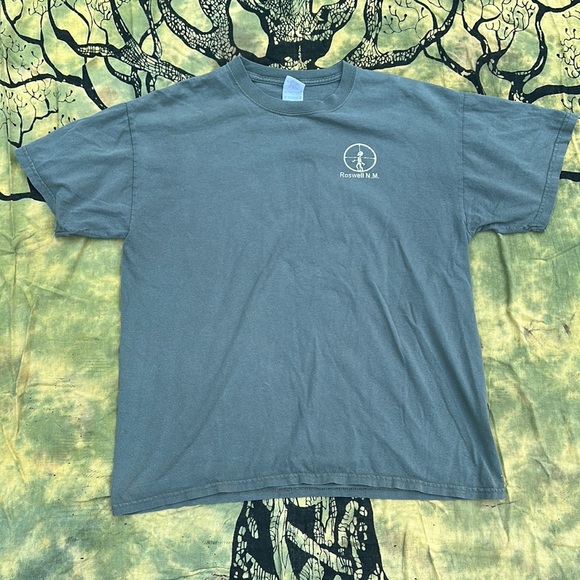 Alien 👽 hunter Roswell New Mexico on gilden 100% cotton shirt army green Size L - Picture 1 of 5